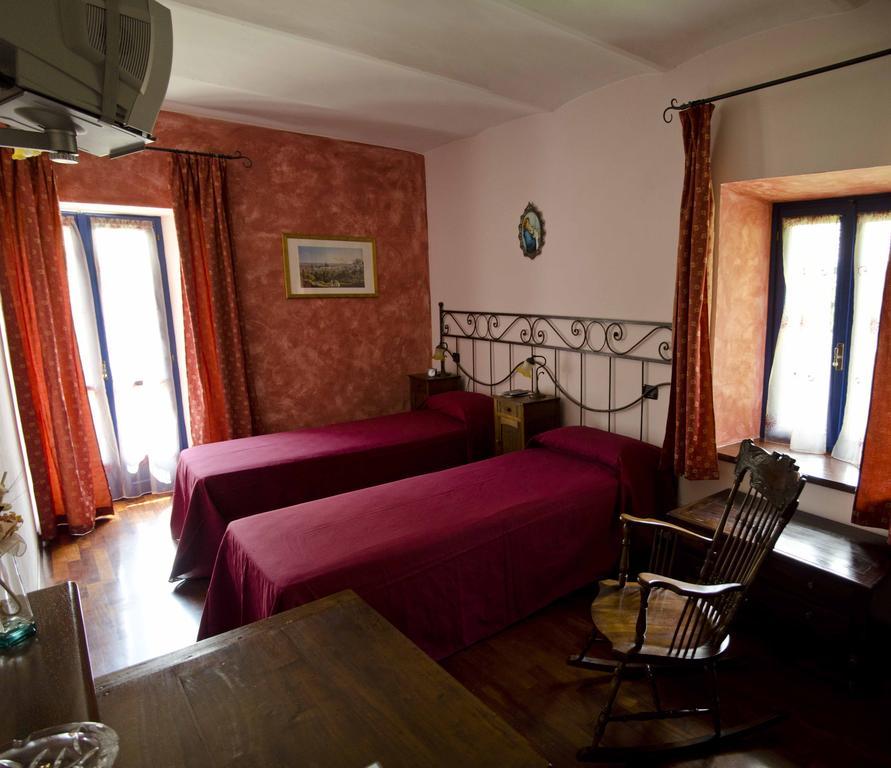 B&B Il Sole Delle Rive Sinio Habitación foto